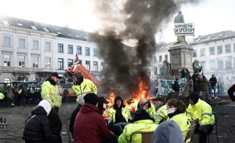 Fermerët krijojnë kaos para zyrave të BE-së në Bruksel, protestojnë për kostot e larta