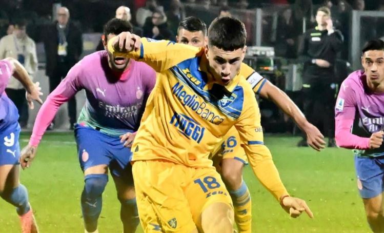 VIDEO/ Gabbia dhe Jovic nderojnë Milanin, fitore e vuajtur daj Frosinones