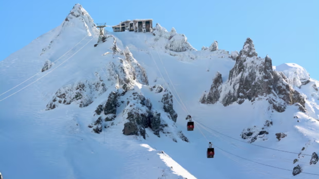 Orteku vdekjeprurës u merr jetën 4 alpinistëve në Francën qendrore, 3 të plagosur