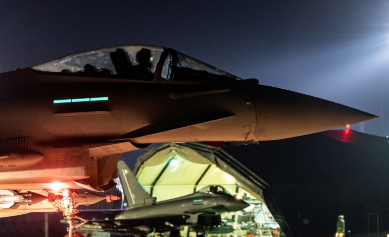 Goditen 18 objektiva të lëvizjes Houthi në Jemen 