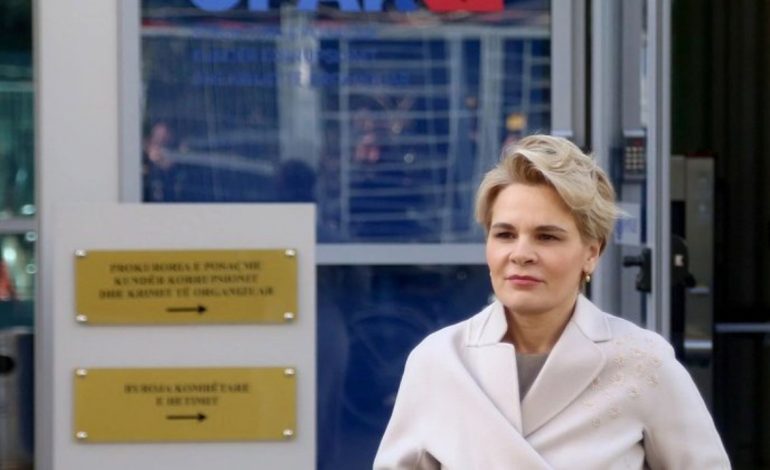 Akuzat ndaj Monika Kryemadhit, gazetarja: SPAK ka sekuestruar provën e rëndësishme në shtëpinë e nënës së deputetes