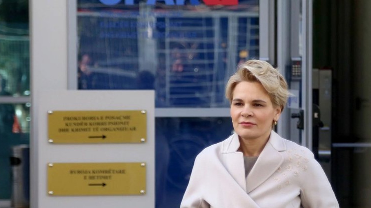 Akuzat ndaj Monika Kryemadhit, gazetarja: SPAK ka sekuestruar provën e rëndësishme në shtëpinë e nënës së deputetes