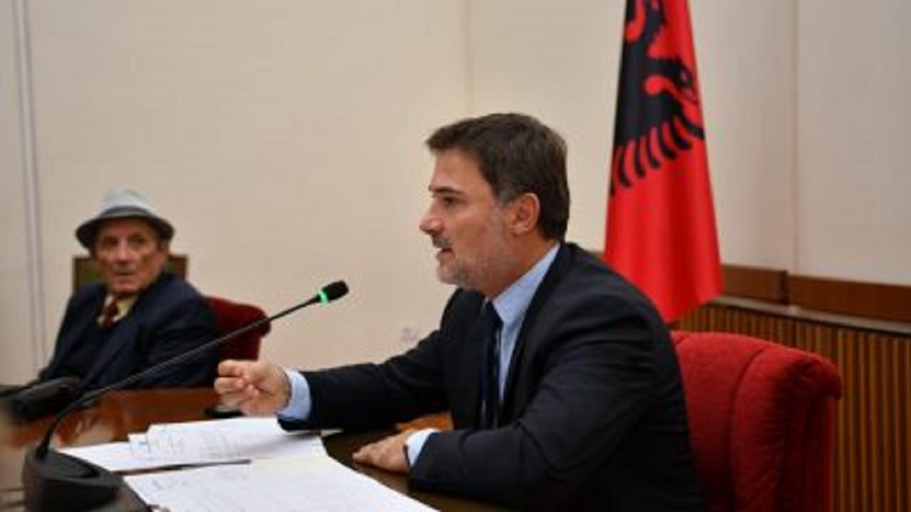 Alibeaj i prerë në Komisionin e Reformës Zgjedhore: Nuk ka asnjë shans që PD të pranojë “primin”
