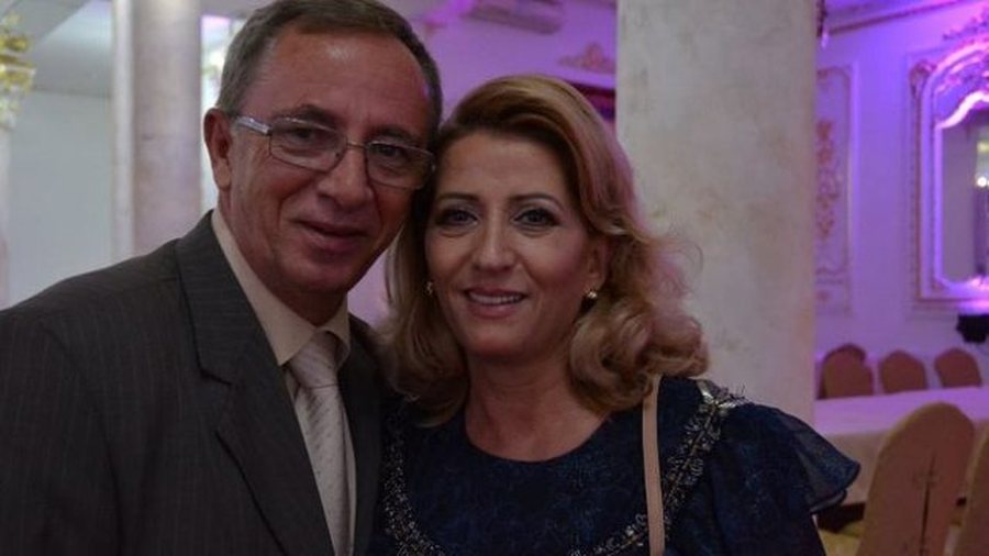 Bashkëshorti i Shkurte Fejza përplaset me makinë, dyshohet i qëllimshëm