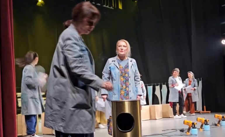 “7 minuta” shfaqet në Korçë! Drama e 11 punonjëseve përballë rrezikut të humbjes së punës