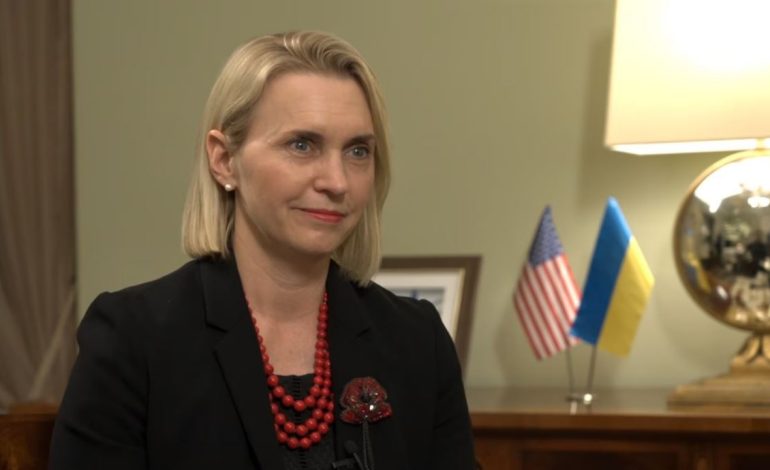 “Ukraina duhet të fitojë”/ Ambasadorja amerikane në Kiev: SHBA dhe aleatët do ta mbështesin