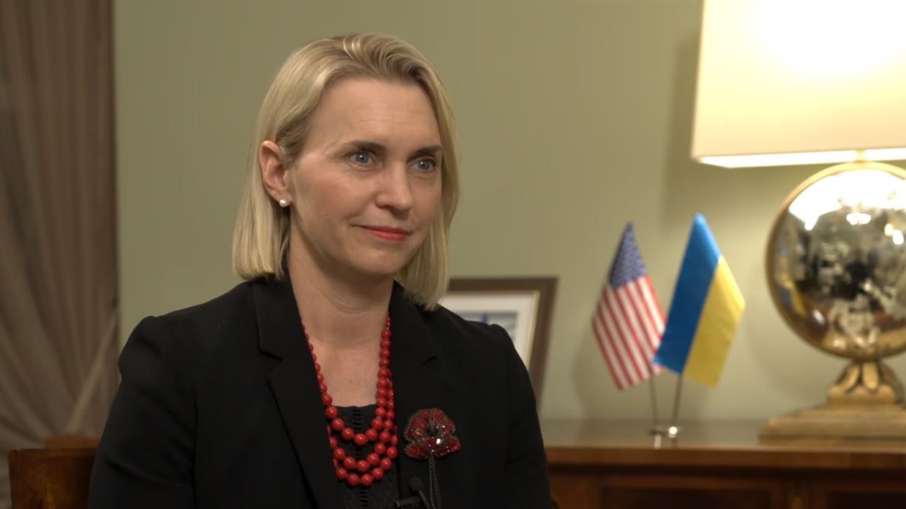 “Ukraina duhet të fitojë”/ Ambasadorja amerikane në Kiev: SHBA dhe aleatët do ta mbështesin