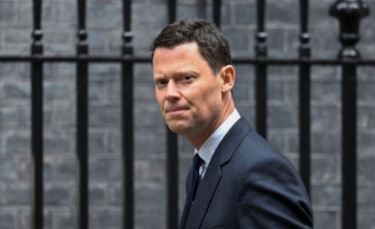 Ministri anglez i Drejtësisë: Kemi nisur transferimin e të burgosurve shqiptarë. Ja kush ishte i pari