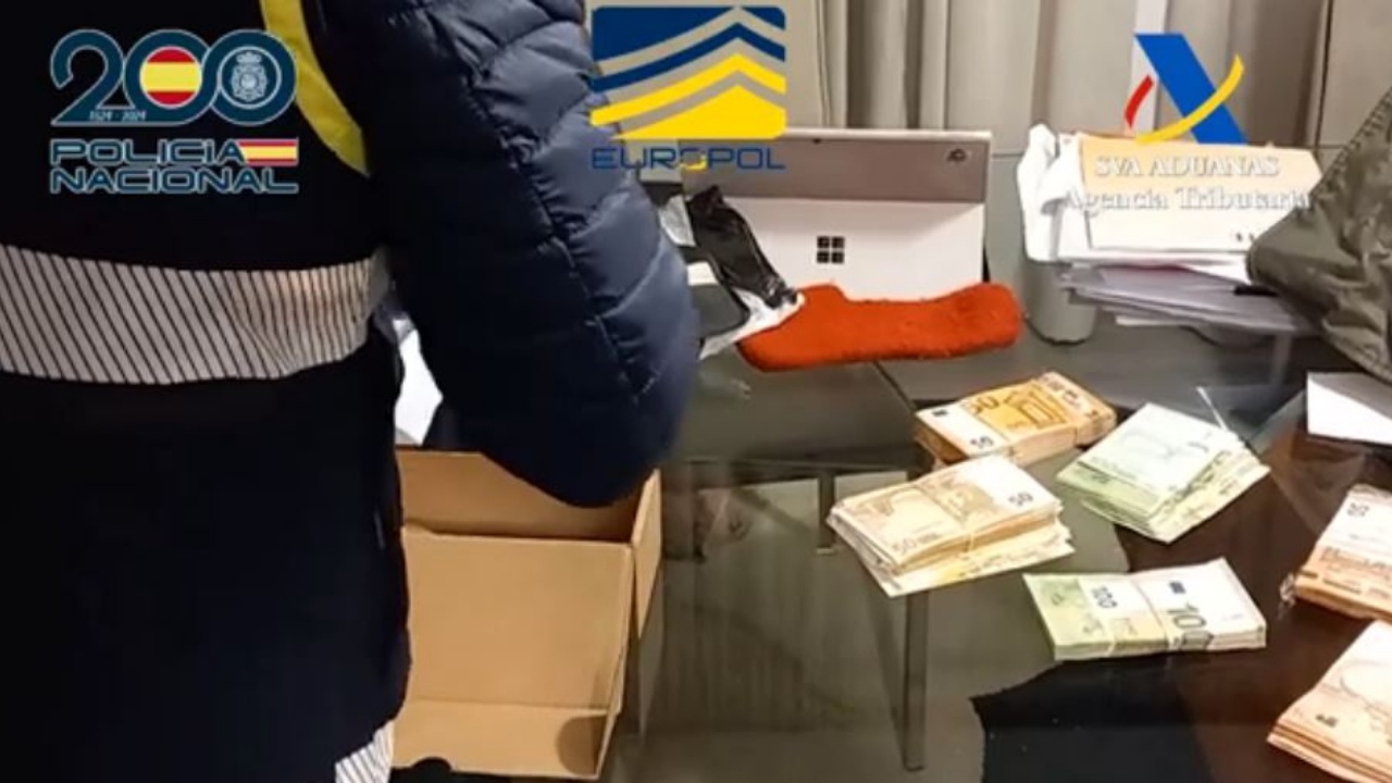 VIDEO/ Europol godet rrjetin e trafikut të kokainës që furnizonte BE-në! 31 të arrestuar në Spanjë dhe Ekuador, droga merrej te shqiptarët