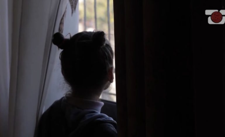 “Inside Story”/ Thyen xhamat nga krizat, gjendja e mjerueshme e 8-vjeçares me tre diagnoza