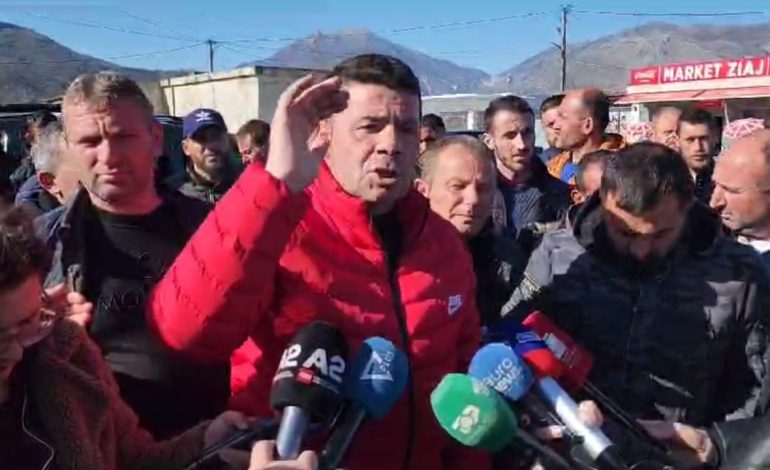 “Ne kemi 4 pika…”/ Blegtorët nga Jugu protestojnë sërisht në urën Kardhiqit: S’ka punë administrata, takimi vetëm me ministren në prezencën e medies
