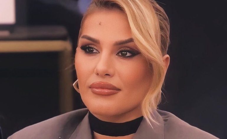 Çfarë i ndodhi? Ilnisa shpërthen në lot në oborr