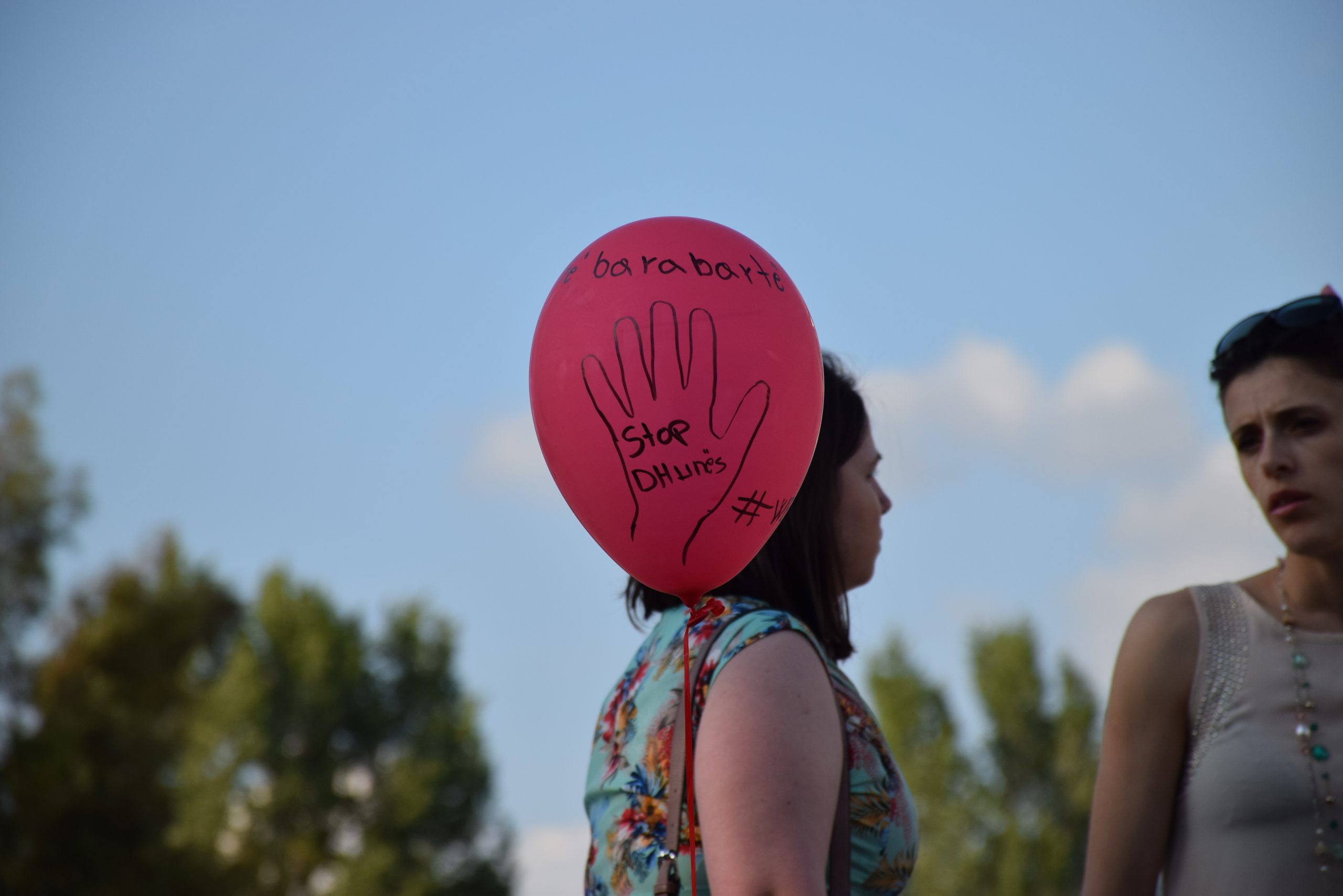 Pa qendra strehimi: Viktimat braktisen pas denoncimit të dhunës në familje