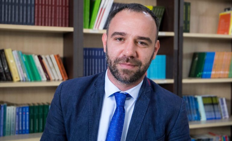Analiza/ Iljazaj: Çështjet civile nuk mund të kenë dënime penale, aq më tepër ato morale
