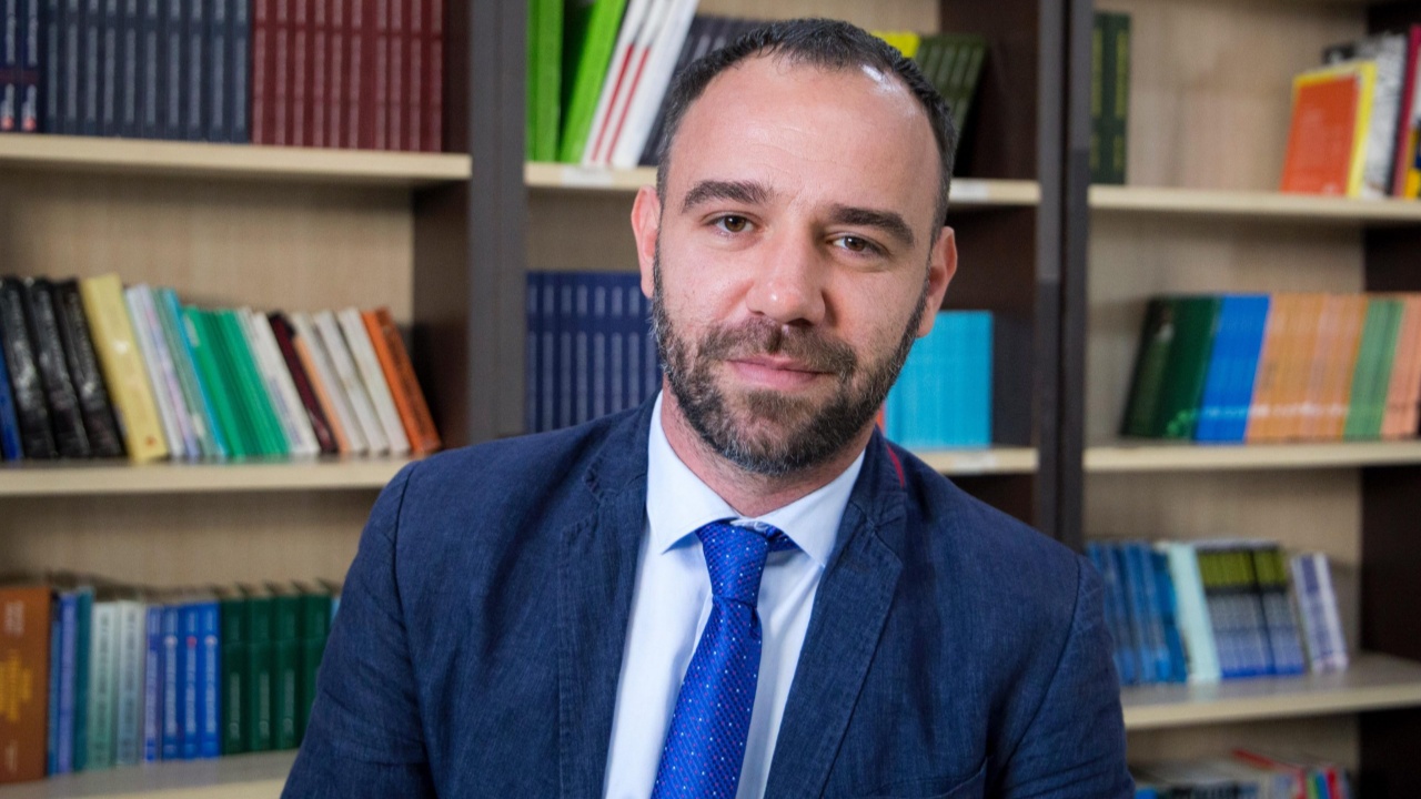 Analiza/ Iljazaj: Çështjet civile nuk mund të kenë dënime penale, aq më tepër ato morale
