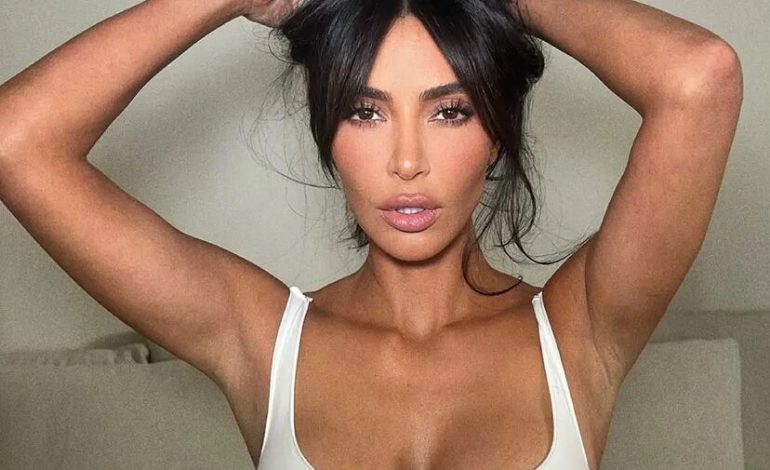 FOTO/ Kim Kardashian kapet ‘mat’ me ish-in