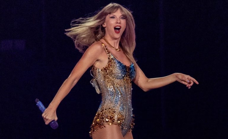 Gati sa nuk u rrëzua, ja si reagon Taylor Swift pas pengimit në skenë