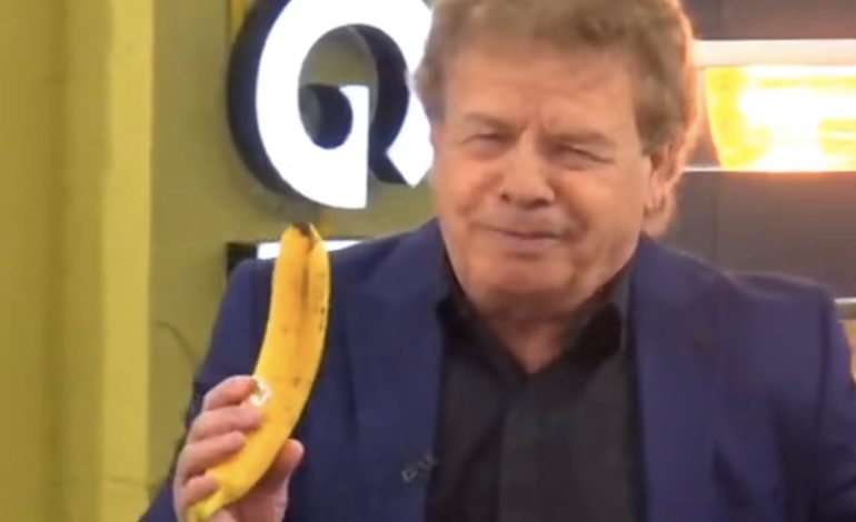 I rrethuar nga bananet, Dashnor Diko hyn në shtëpi. A reaguan banorët?