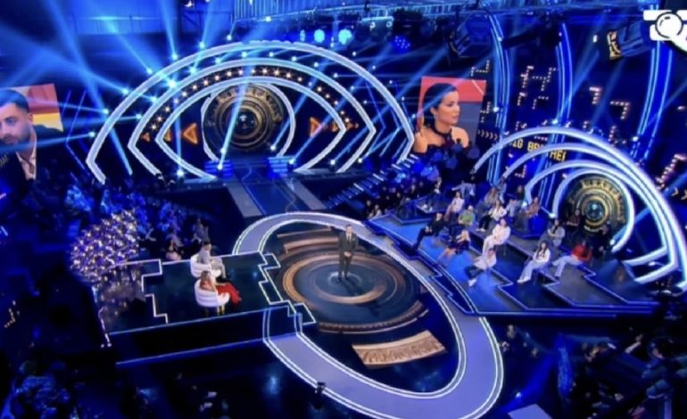 Sonte, një Big Brother plot surpriza! Festojmë Pavarësinë e Kosovës me Albina Kelmendin. Nga kush do të surprizohet Heidi?