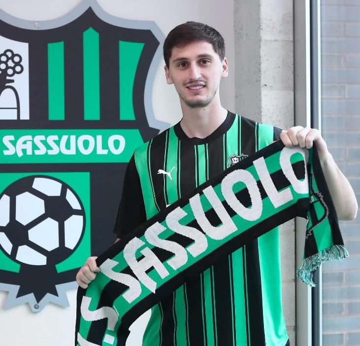 “Fola me Bajramin”, Kumbulla rrëfen transferimin te Sassuolo, “kërcënon” edhe Italinë: Dua të jem në Evropian, fitojmë ne (VIDEO)