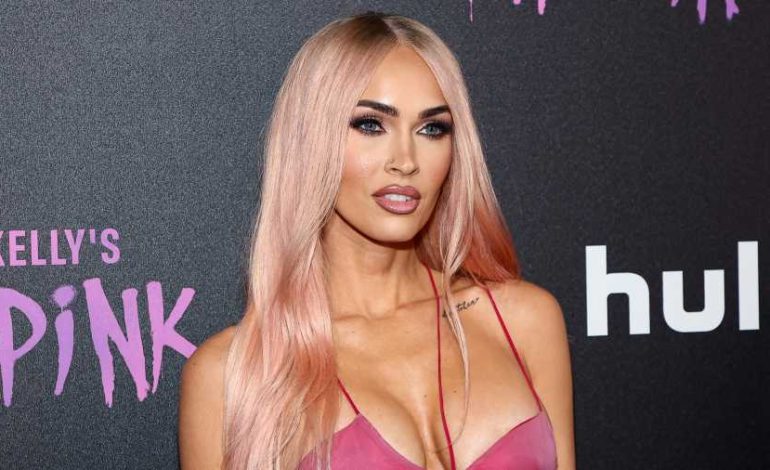 Krahasoi veten me një kukull seksi ukrainase, fansat kryqëzojnë Megan Fox