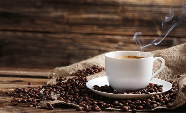 Mënyrat për të bërë kafen tuaj të shëndetshme dhe të përmirësoni gjumin