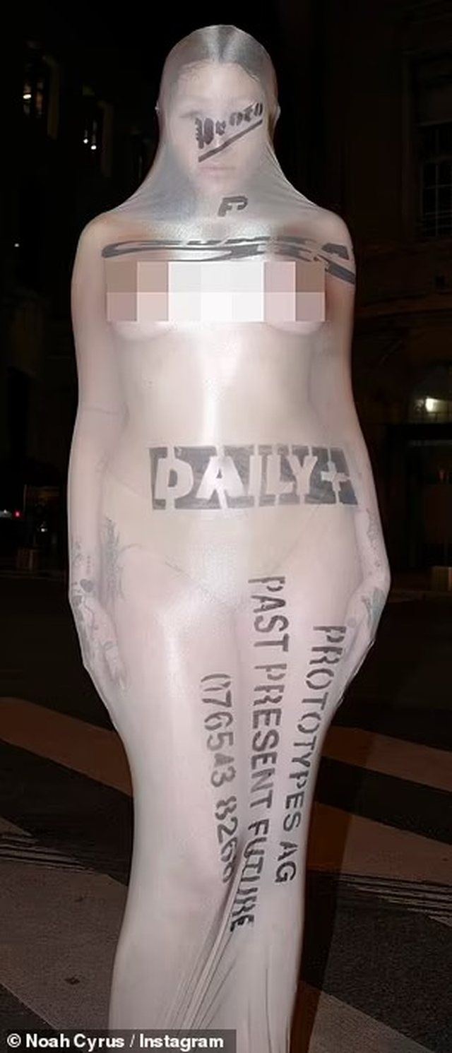 Modë e re? Noah Cyrus kopjon veshjen e gruas së Kanye West, Bianca