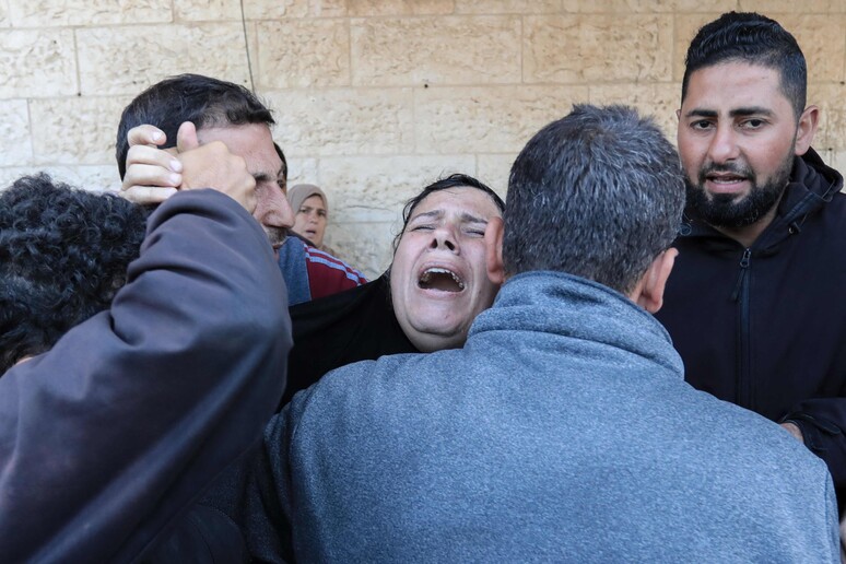Në radhë për t’u ushqyer, forcat izraelite vrasin 104 palestinezë