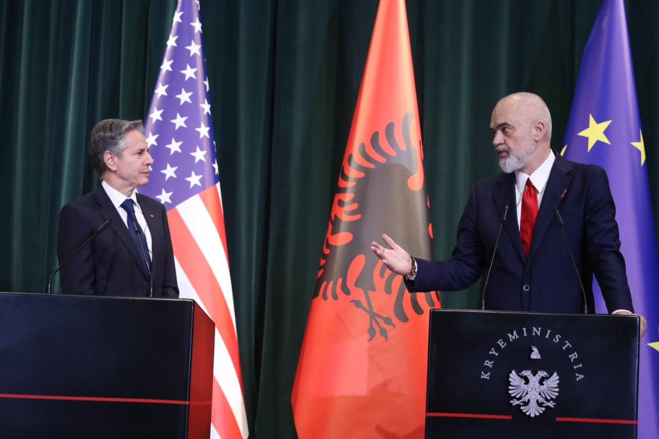 Blinken rithekson në Tiranë partneritetin SHBA-Shqipëri