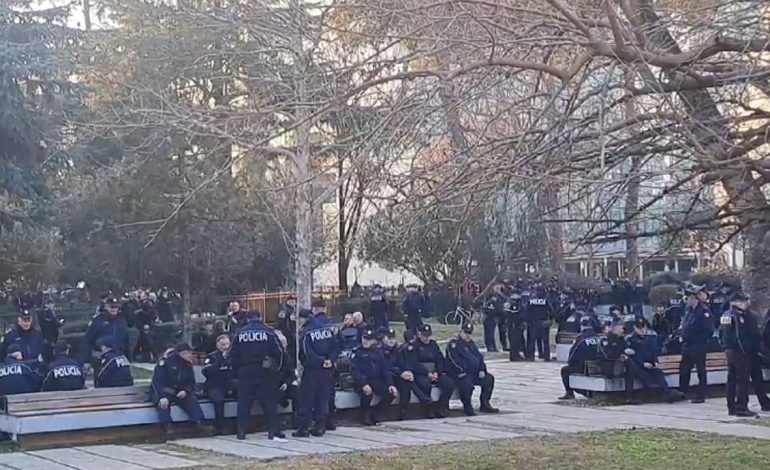 Pak para protestës, Kuvendi merr masa! Qindra efektivë policie dhe autoboti me ujë në gatishmëri