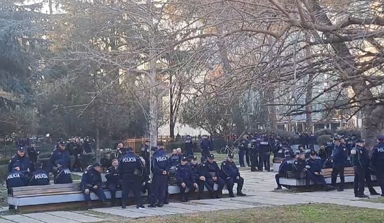 Pak para protestës, Kuvendi merr masa! Qindra efektivë policie dhe autoboti me ujë në gatishmëri