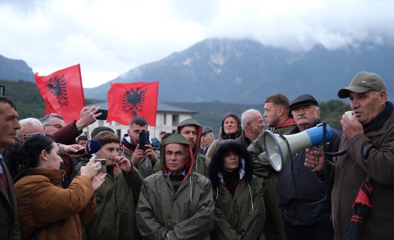 ‘Shpëtoni Shushicën’: Rritet protesta kundër projektit të ujësjellësit të ri Himarës
