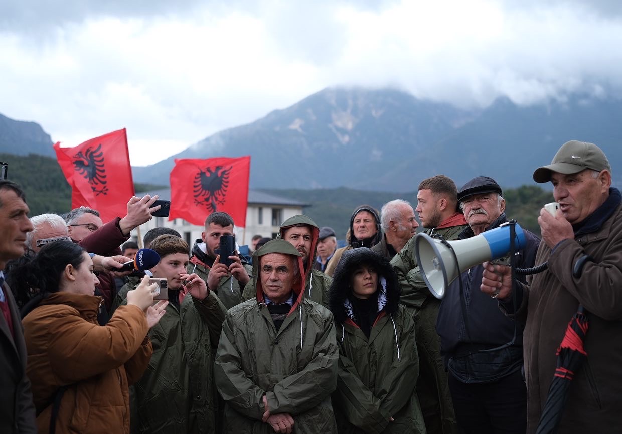 ‘Shpëtoni Shushicën’: Rritet protesta kundër projektit të ujësjellësit të ri Himarës