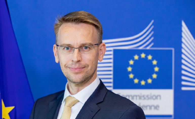 BE i “shtrin dorën” sërish Kosovës dhe Serbisë: Çështja e dinarit të zgjidhet në dialog