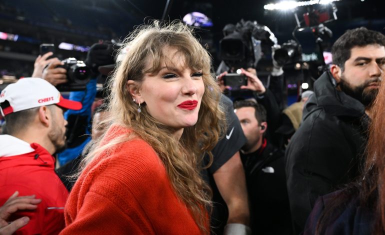 Taylor Swift dhuron 100,000 dollarë për gruan e vrarë në Super Bowl