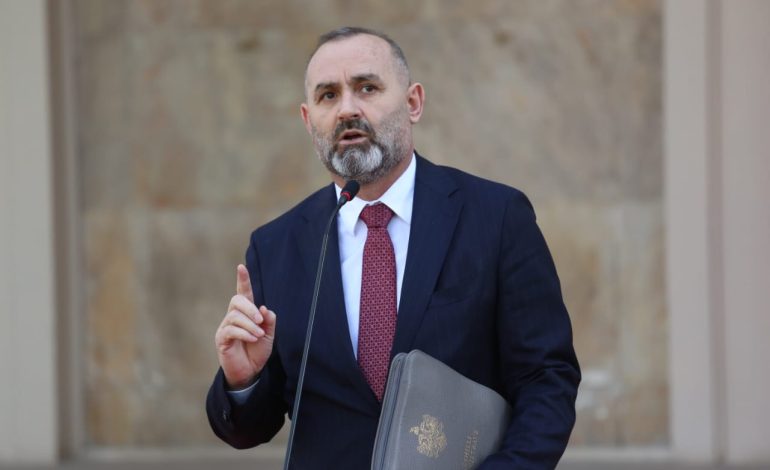 Prapaskenat e përfshirjes së zyrtarëve të dënuar për korrupsion në ligjin për Amnistinë