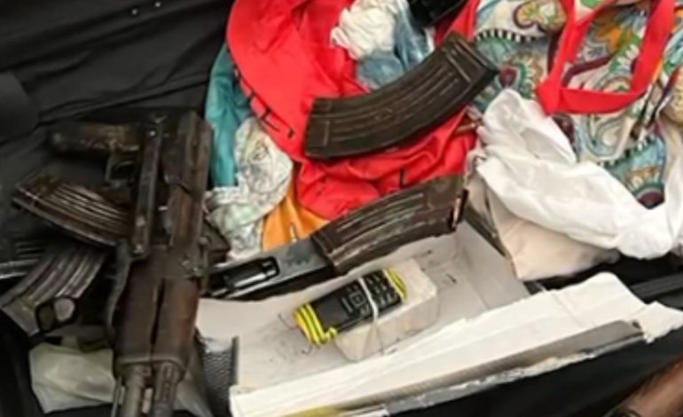 Emri/ Me pesë armë, fishekë dhe municione të tjera në shtëpi! Arrestohet 31-vjeçari në Vlorë, i njohur me pseudonimin “Zoto”