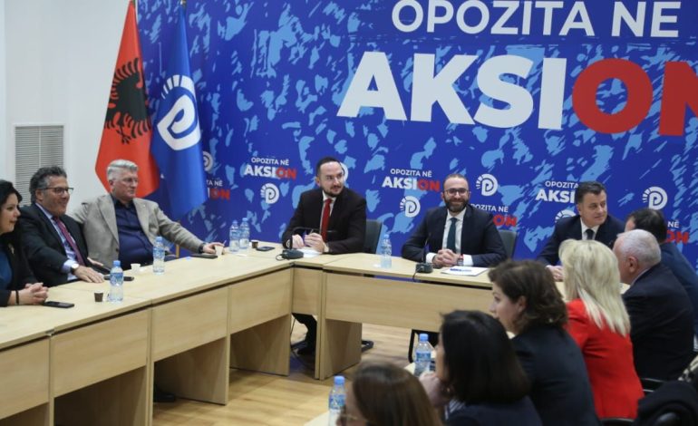 Berisha, pjesë e protestës së 20 shkurtit? Gazetari: Bashkim mekanik i demokratëve para zgjedhjeve, njerëzit e Bardhit do të përfshihen në strukturat e PD-së