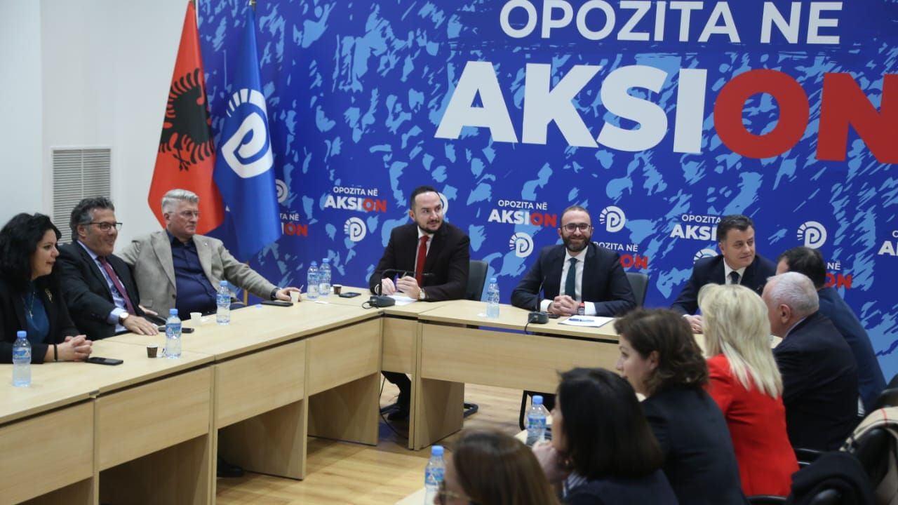 Berisha, pjesë e protestës së 20 shkurtit? Gazetari: Bashkim mekanik i demokratëve para zgjedhjeve, njerëzit e Bardhit do të përfshihen në strukturat e PD-së