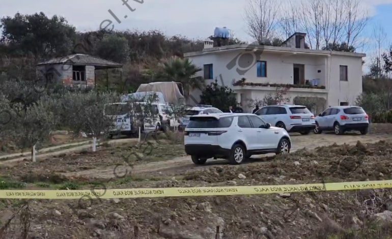 Pamje nga banesa dy katëshe ku ndodhi vrasja horror/ Policia rrethon zonën, ekspertët në kërkim të provave (Pamjet)