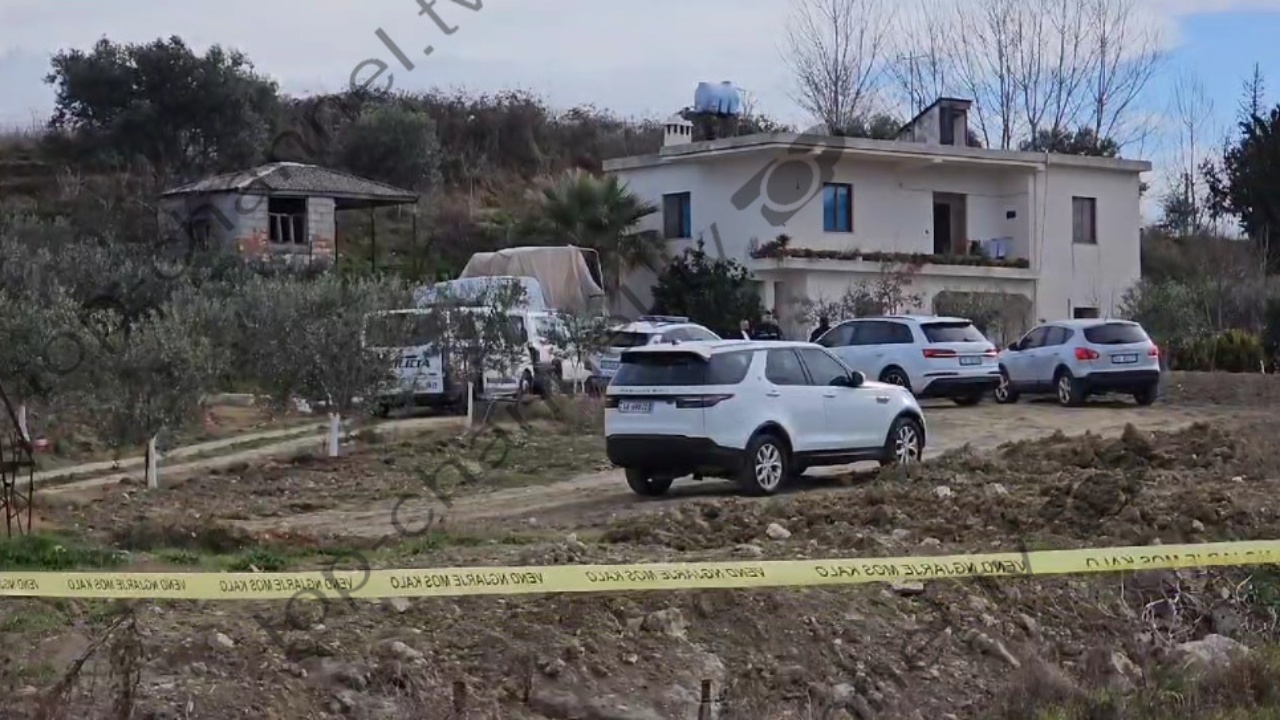 Pamje nga banesa dy katëshe ku ndodhi vrasja horror/ Policia rrethon zonën, ekspertët në kërkim të provave (Pamjet)