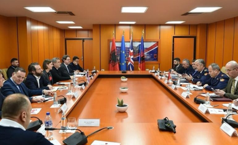 Detajet dhe fotot/ Anglezët i bashkohen luftës me korrupsionin brenda policinë shqiptare