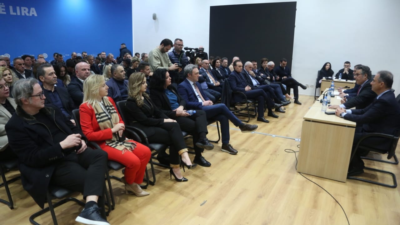 “Çfarë do bëjmë pas 20 shkurtit? S’na duhen lëpirjet dhe duartrokitjet”, zbardhet debati në Këshillin Kombëtar të Rithemelimit. Paloka: Kemi mëkatet tona, por…