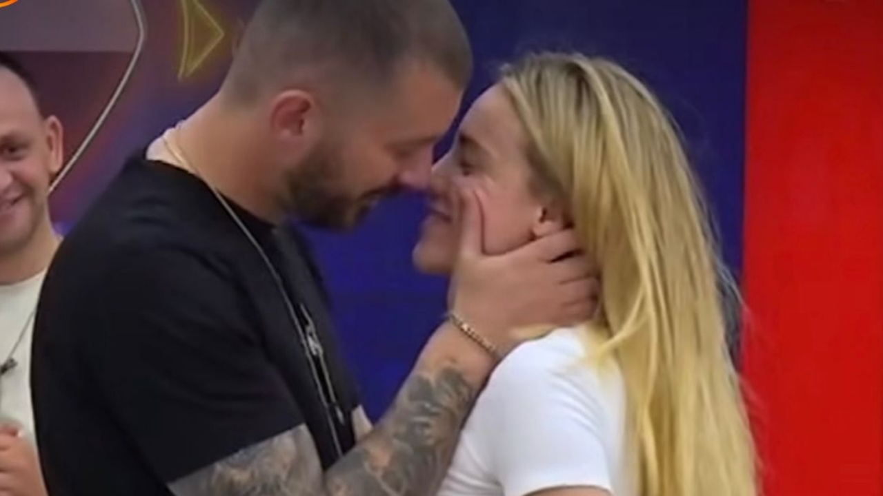 Mes duartrokitjeve dhe përqafimeve, banorët përfundojnë provat gjenerale për “Romeo dhe Zhuljeta”! A do të marrë një puthje Heidi?