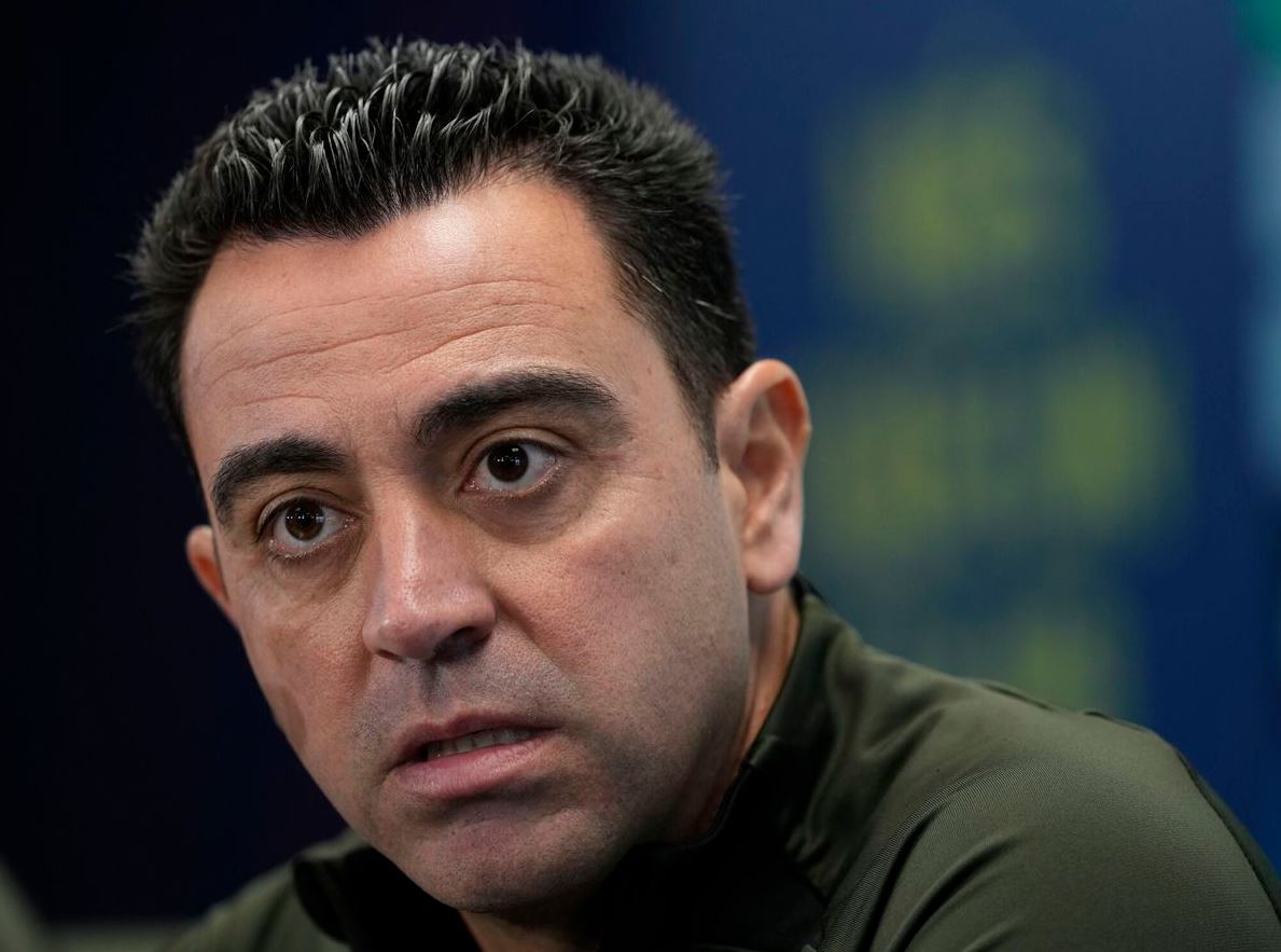 “Zhgënjim i madh, turp”, Xavi nuk përmbahet pas blofit kundër Uzunit (VIDEO)