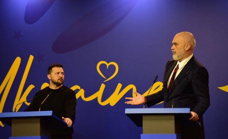 Zelenski në Tiranë paralajmëron Ballkanin për kërcënimin rus