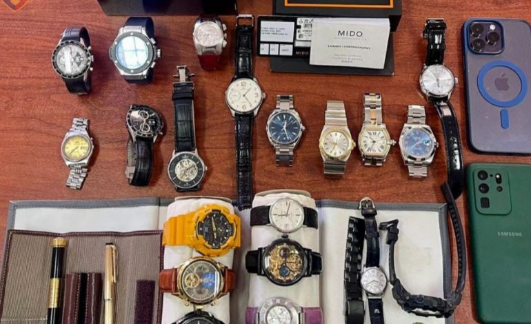 Emri/ Shiste në rrugë ora kontrabandë të markave të shtrenjta, arrestohet 30-vjeçari