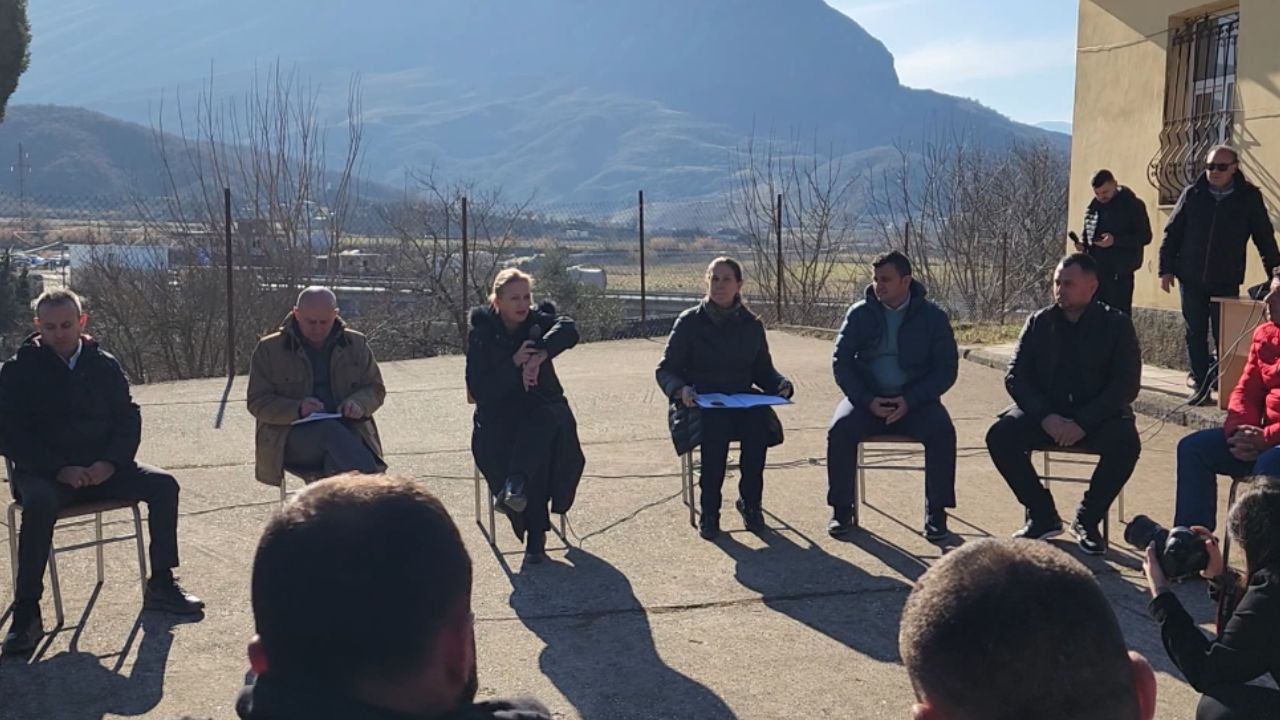 Protestë për qumështin/ Blegtorët takohen me ministren e Bujqësisë, do të rishikohen format e subvencioneve