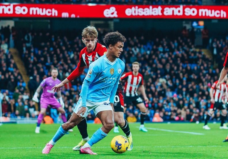 VIDEO/ Manchester City i afrohet Liverpoolit kryesues, triumf minimal ndaj Brentford, Haaland “mostruoz”