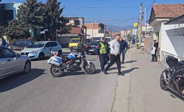 Aksident në Pogradec, makina përplaset me motomjetin, 24-vjeçari transportohet në spital 
 22/02/2024 11:33